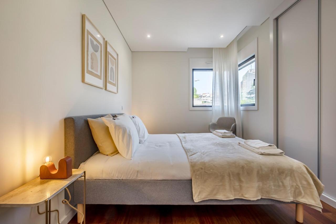 Nomads Lux - 2Bdr & Parking Flores Square Porto Zewnętrze zdjęcie