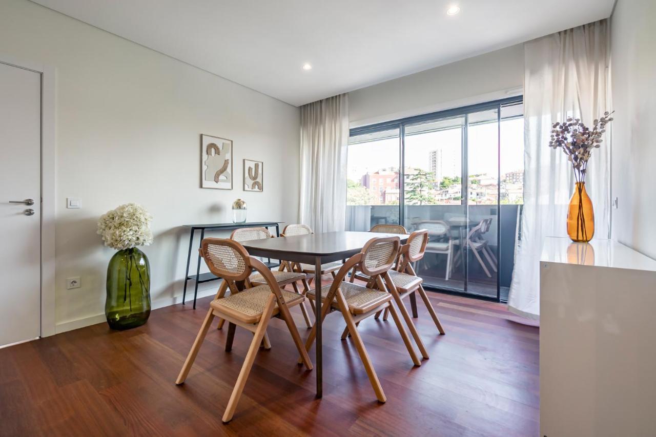Nomads Lux - 2Bdr & Parking Flores Square Porto Zewnętrze zdjęcie